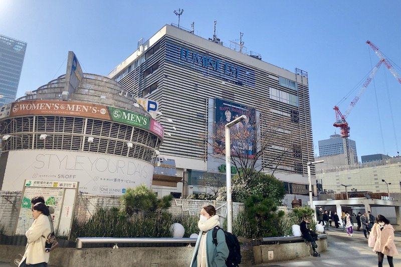 駅ビルの商業施設「ルミネエスト新宿」