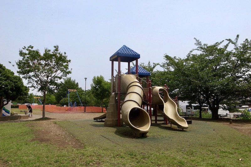 「稲城北緑地公園」の多目的遊具広場
