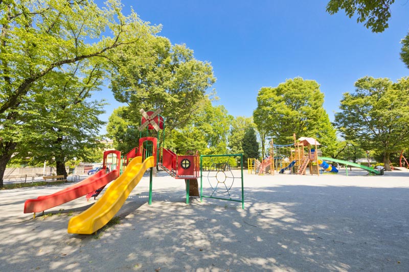 子どもが遊べるスペースもある「冨士森公園」