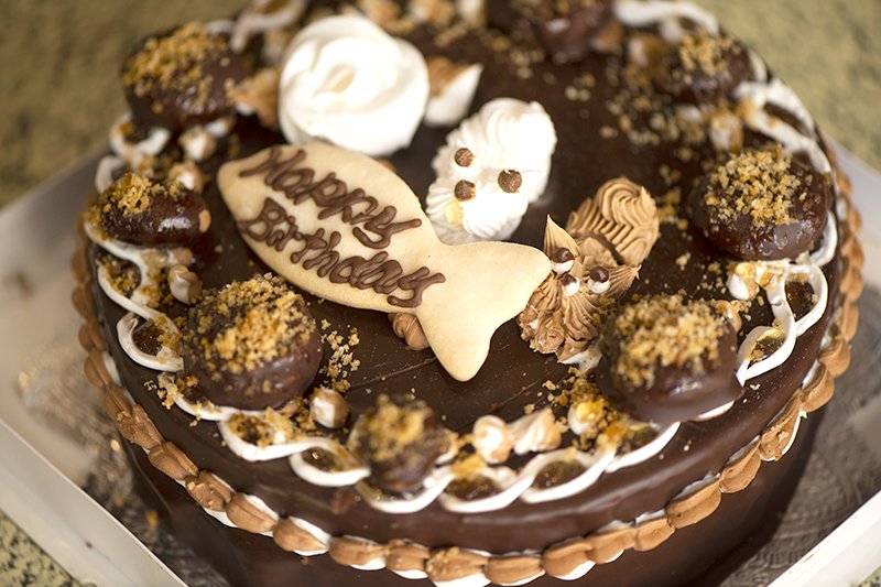 ホールケーキはチョコレートが人気（※画像は食品サンプルです）