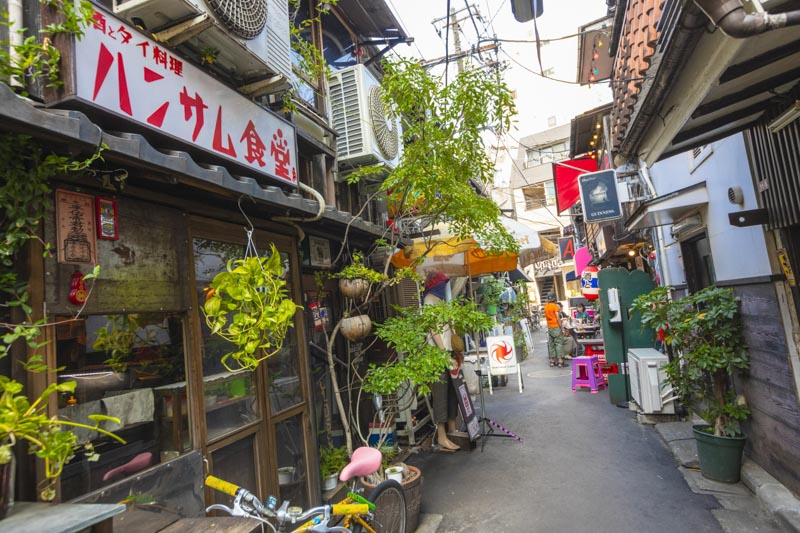 アジアの街角のような風情が漂う「西荻窪 柳小路」