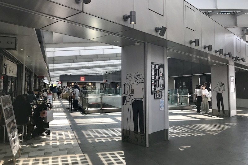 小田急線の新駅舎内にある「シモキタエキウエ」