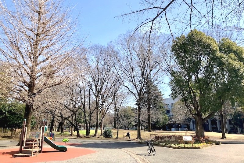 新宿区有数の面積を誇る「戸山公園」