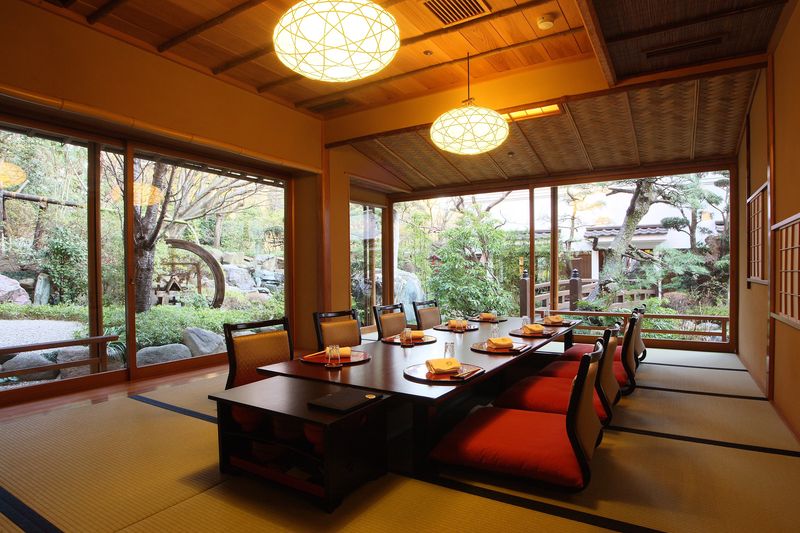 日本庭園の見える個室