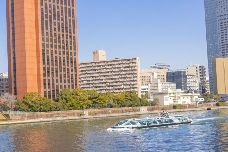 隅田川を走る水上バス「ホタルナ」